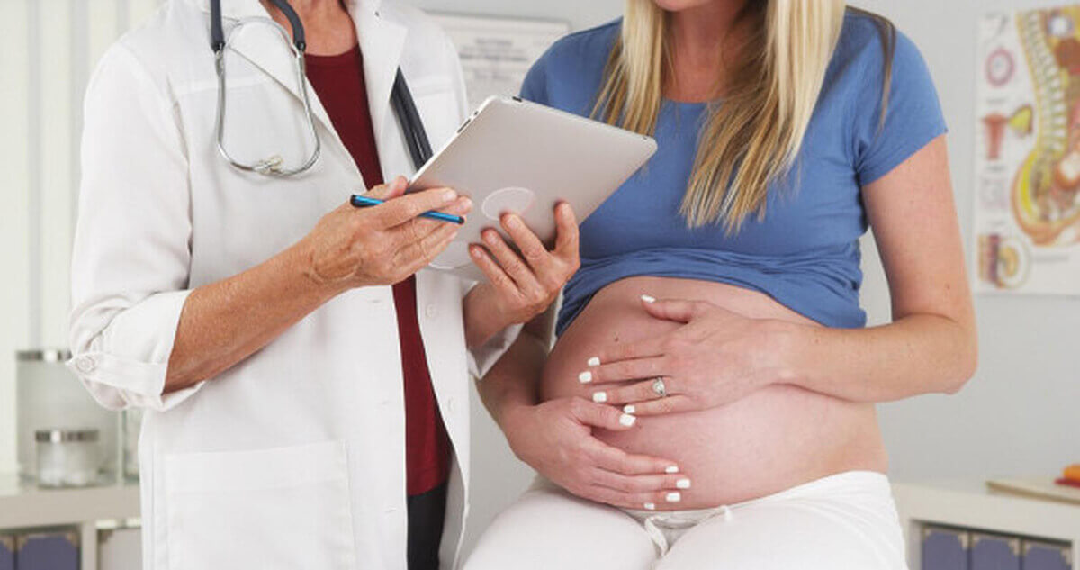 Беременная-на-приеме-у-врача-при-сахарном-диабете